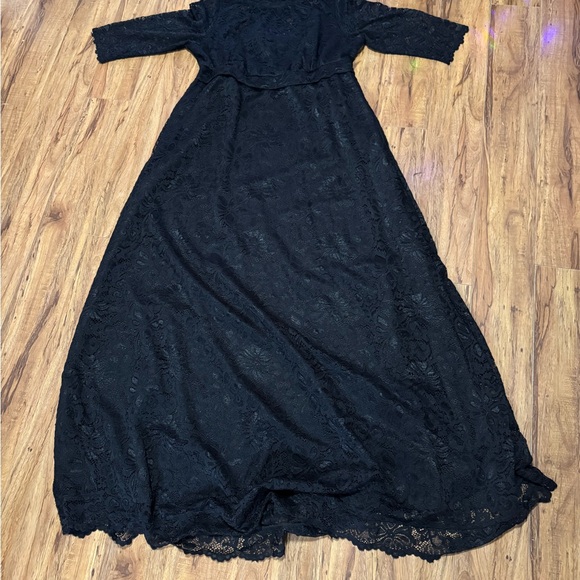 LEONA LACE A-LINE PLUS SIZE GOWN - Picture 2 of 4